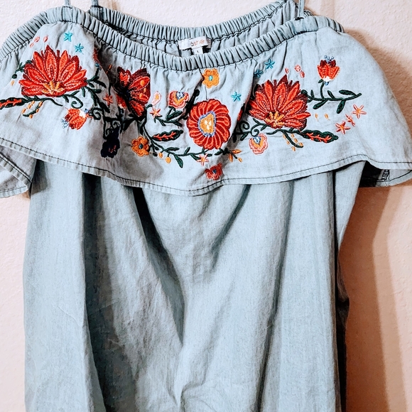 Off-Shoulder Embroidered Blue Dress - Picture 3 of 10